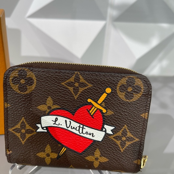 Limited Edition LV Patches Short Wallet EUC ♥️ - Picture 4 of 11